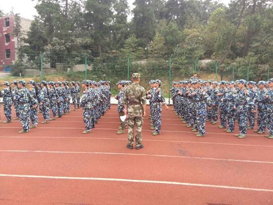 2015级军训图片.jpg