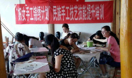 (老师们在认真学习)