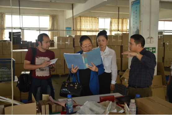 李勤副院长一行考察中山火炬职院包装印刷系实训车间