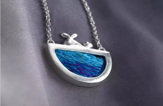 ( 刘黎老师的上市作品《游来游去》 )