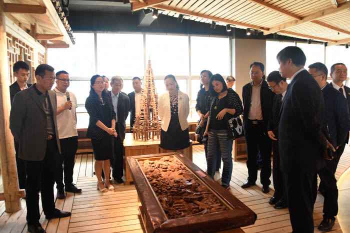 走访侗人古楼大师工作室