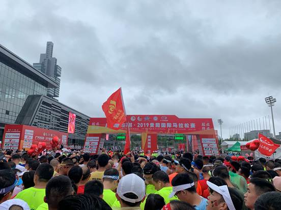 Macintosh HD:Users:zenshigeru:Desktop:学生马拉松照片:贵阳国际马拉松赛.jpg