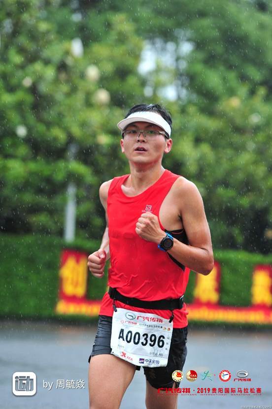 Macintosh HD:Users:zenshigeru:Desktop:学生马拉松照片:冉茂烨老师.JPG
