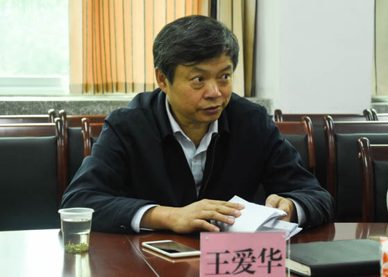 贵州职业技术学院王爱华书记与八鸽岩校区部门代表共述新时期电大转型
